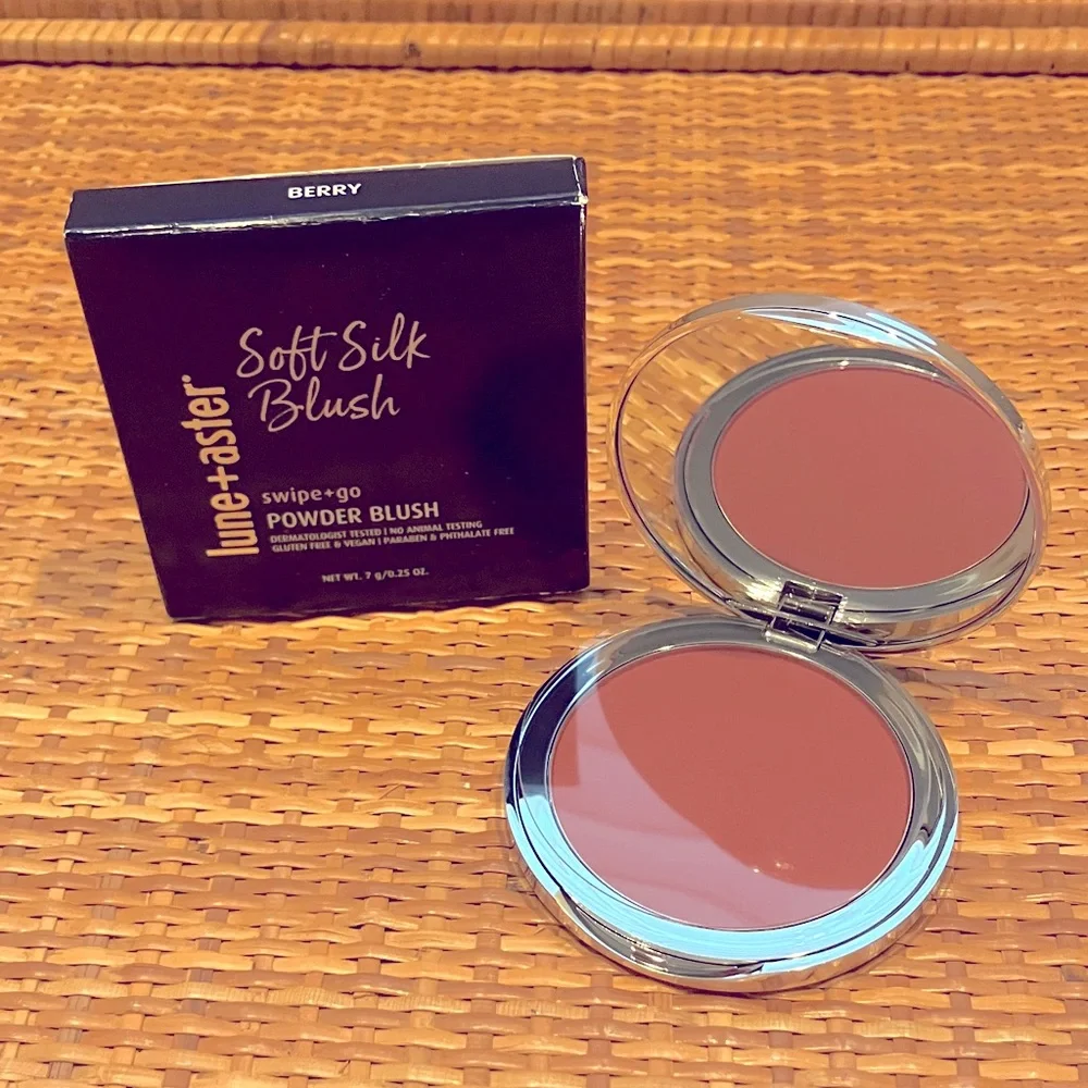 Lune +Aster Soft Silk Blush Berry New in Box
